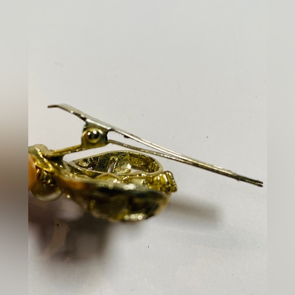60s/70s Pearl And Gold Tone Metal Bee Hair Pin - Picture 8 of 9
